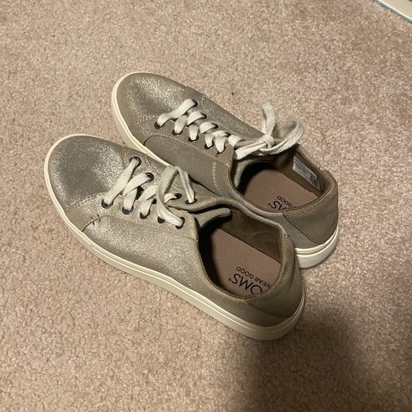 Toms Women's Metallic Sneakers - Picture 3 of 4